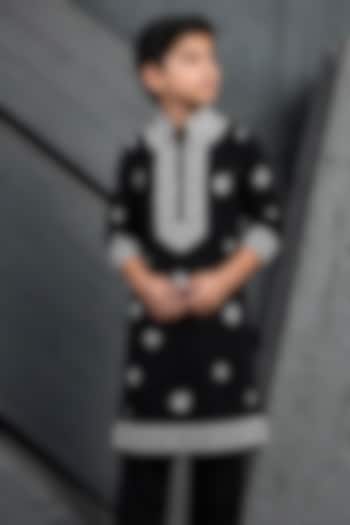 Black Sandwash Dori Embroidered Kurta Set For Boys by Sarab Khanijou Kids at Pernia's Pop Up Shop