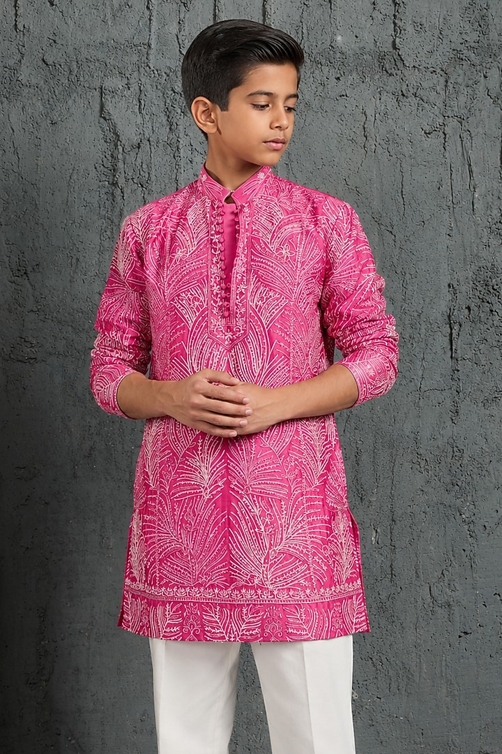 Pink Chanderi Silk Cutdana Embroidered Kurta Set For Boys by Sarab Khanijou Kids at Pernia's Pop Up Shop