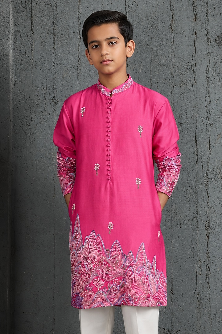Pink Chanderi Silk Thread Embroidered Kurta Set For Boys by Sarab Khanijou Kids at Pernia's Pop Up Shop