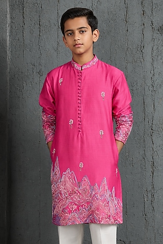 Pink Chanderi Silk Thread Embroidered Kurta Set For Boys by Sarab Khanijou Kids