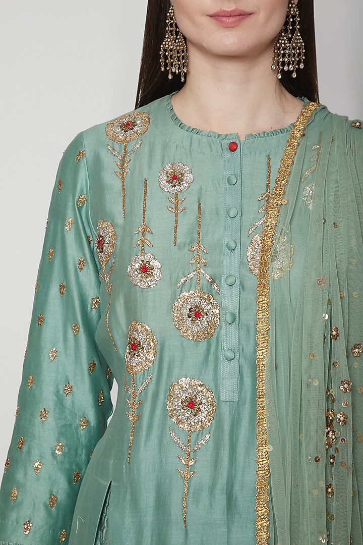 Green Embroidered Kurta Set by Joy Mitra at Pernia's Pop Up Shop
