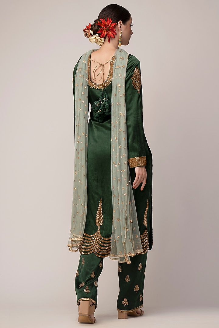 Bottle Green Embroidered Kurta Set by Joy Mitra at Pernia's Pop Up Shop