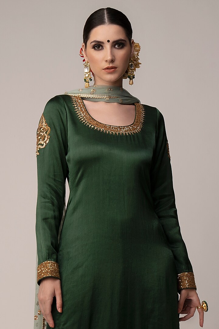 Bottle Green Embroidered Kurta Set by Joy Mitra at Pernia's Pop Up Shop