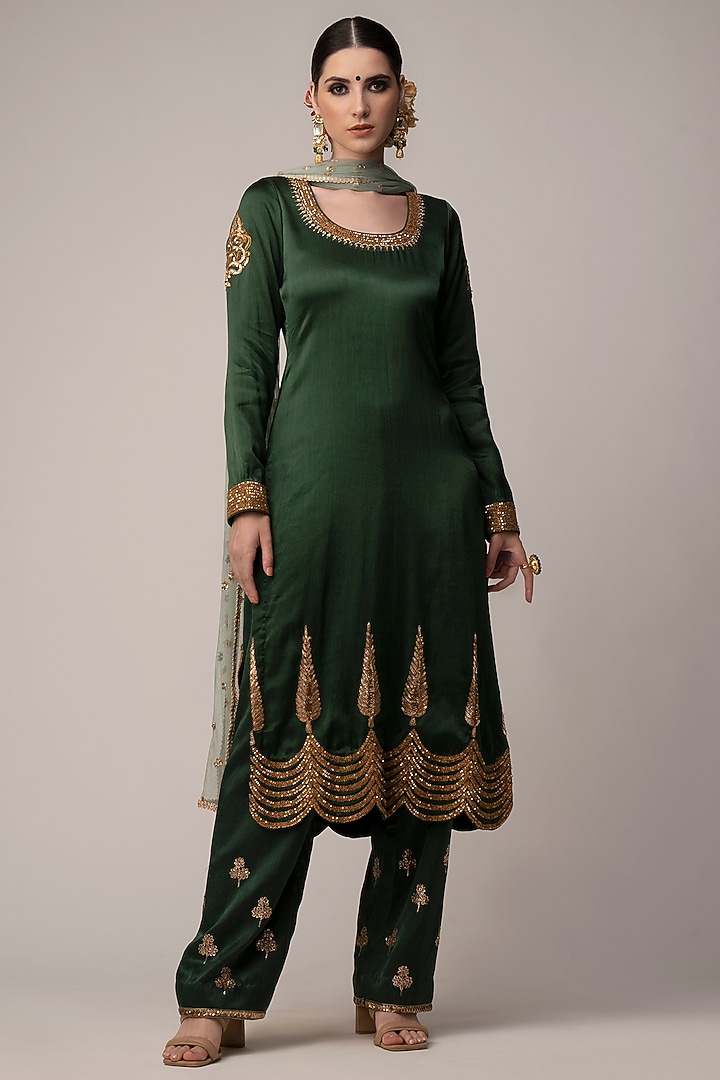 Bottle Green Embroidered Kurta Set by Joy Mitra at Pernia's Pop Up Shop