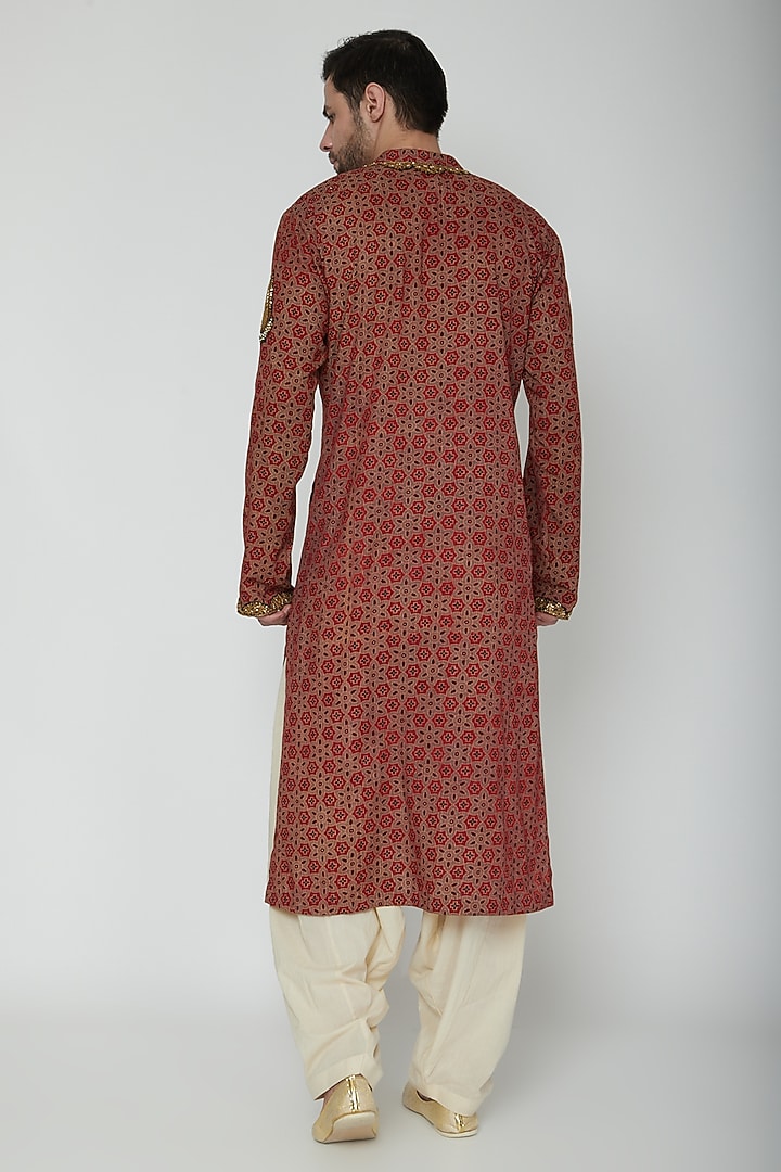 Maroon Embroidered & Printed Kurta Set by Joy Mitra Men at Pernia's Pop Up Shop