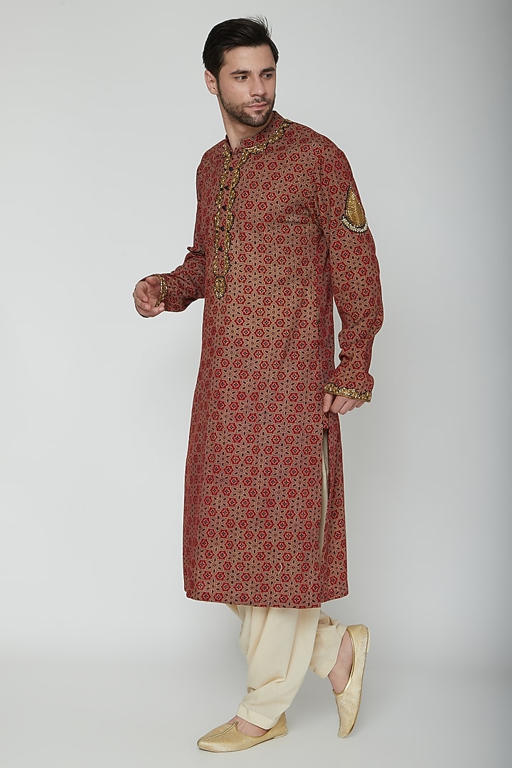 Maroon Embroidered & Printed Kurta Set by Joy Mitra Men at Pernia's Pop Up Shop