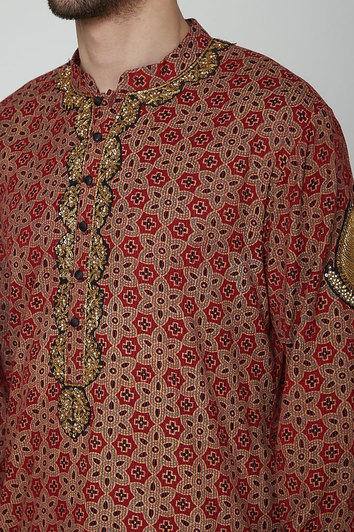 Maroon Embroidered & Printed Kurta Set by Joy Mitra Men at Pernia's Pop Up Shop