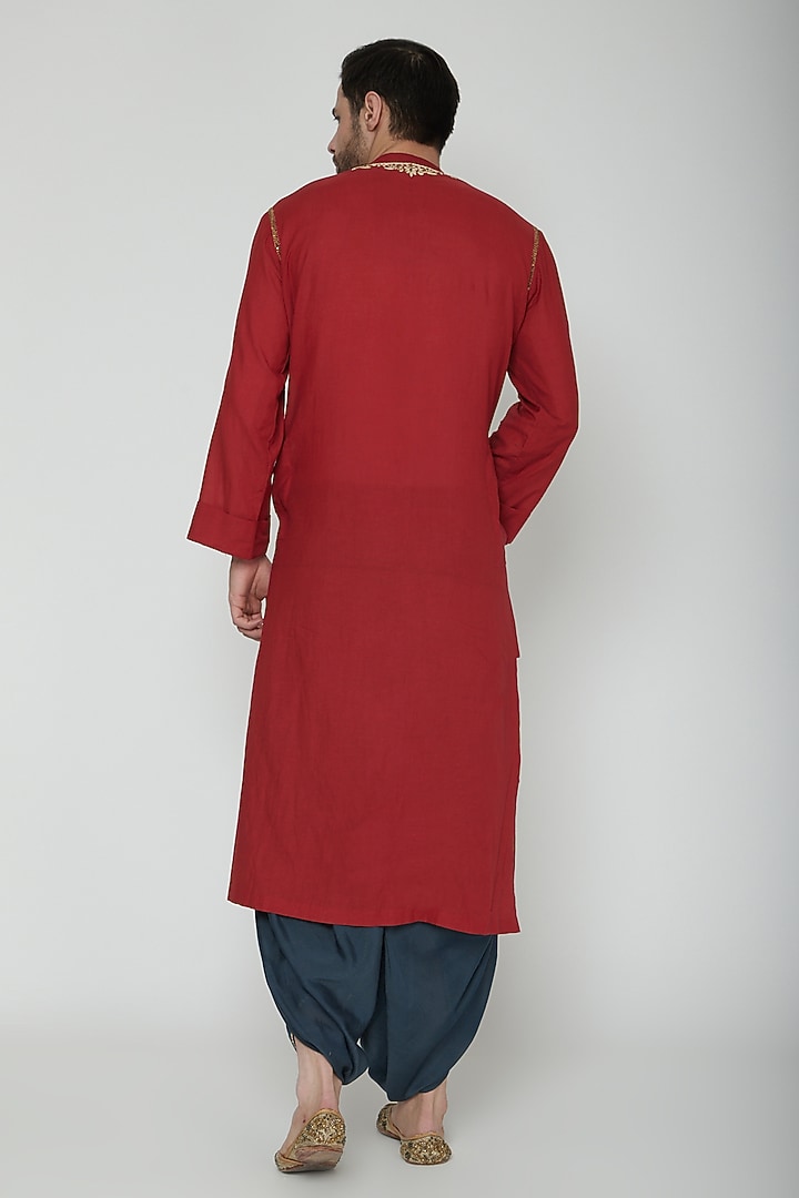 Maroon Embroidered Kurta Set by Joy Mitra Men at Pernia's Pop Up Shop