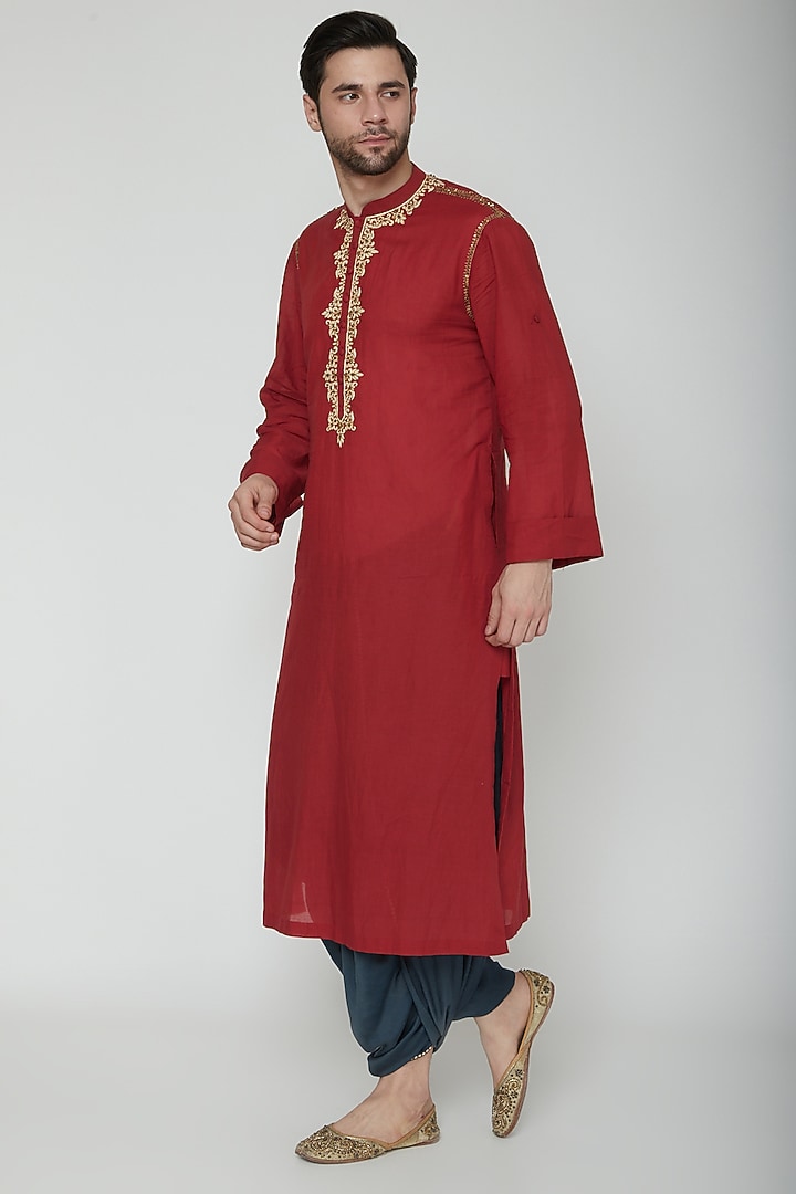 Maroon Embroidered Kurta Set by Joy Mitra Men at Pernia's Pop Up Shop