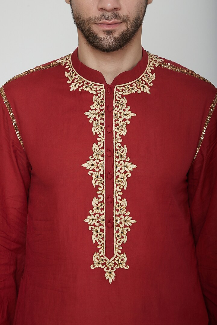 Maroon Embroidered Kurta Set by Joy Mitra Men at Pernia's Pop Up Shop