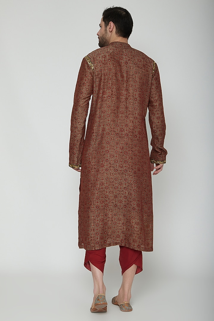 Maroon Embroidered Printed Kurta Set by Joy Mitra Men at Pernia's Pop Up Shop