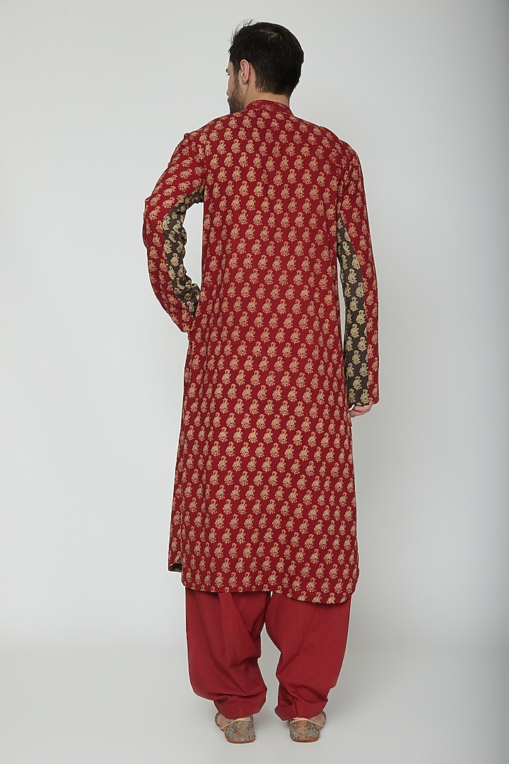 Maroon Printed Kurta Set by Joy Mitra Men at Pernia's Pop Up Shop