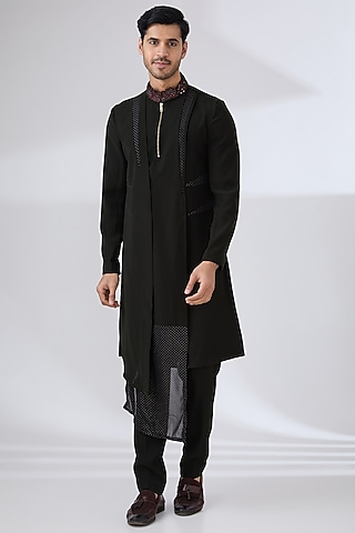 Black Sandwash Thread Embroidered Kurta Set by Sarab Khanijou