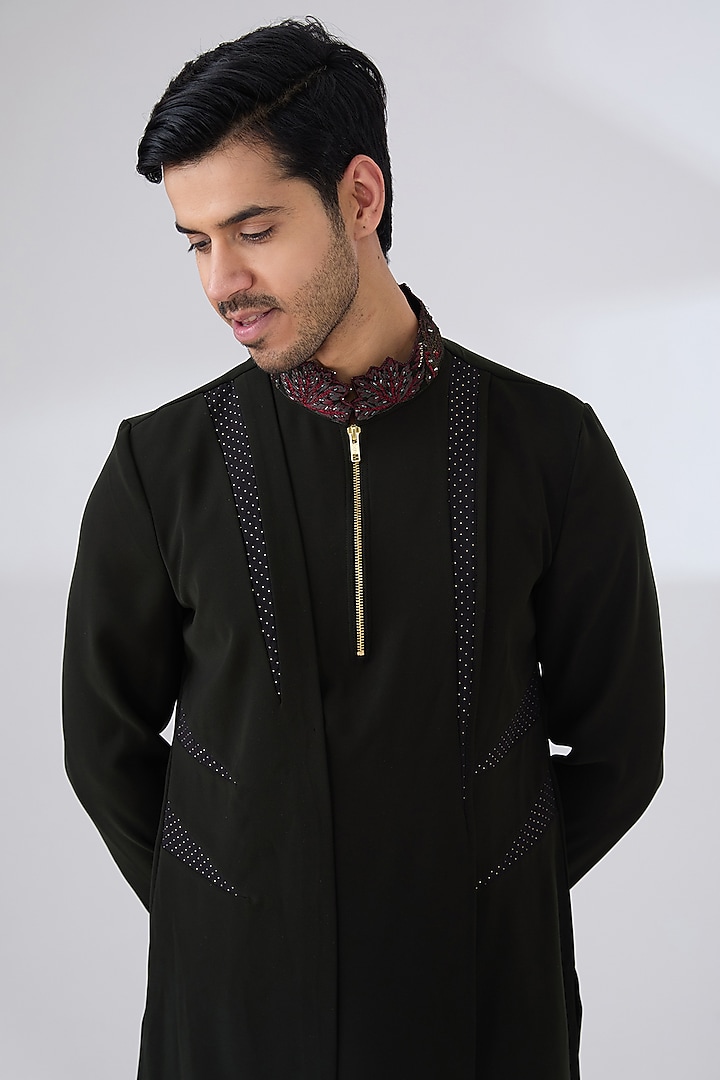 Black Sandwash Thread Embroidered Kurta Set by Sarab Khanijou at Pernia's Pop Up Shop
