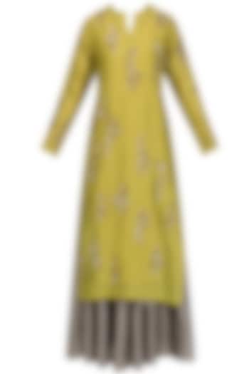 Gold floral embroidered kurta and skirt set available only at Pernia's Pop Up Shop.