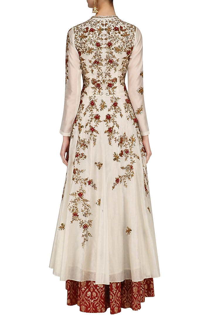 Cream floral embroidered high slit kurta and skirt set available only at Pernia's Pop Up Shop.