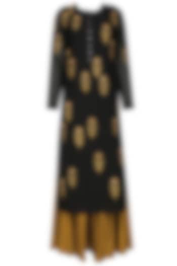 Black floral embroidered straight kurta and skirt set available only at Pernia's Pop Up Shop.