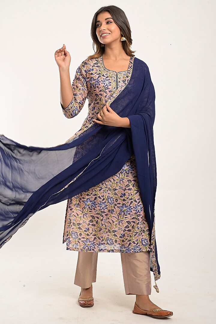 Pale Peach Printed Kurta Set by Jaipuri banno at Pernia's Pop Up Shop