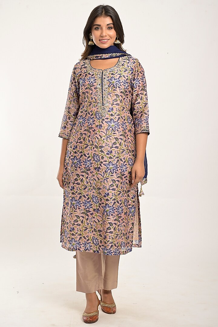 Pale Peach Printed Kurta Set by Jaipuri banno at Pernia's Pop Up Shop
