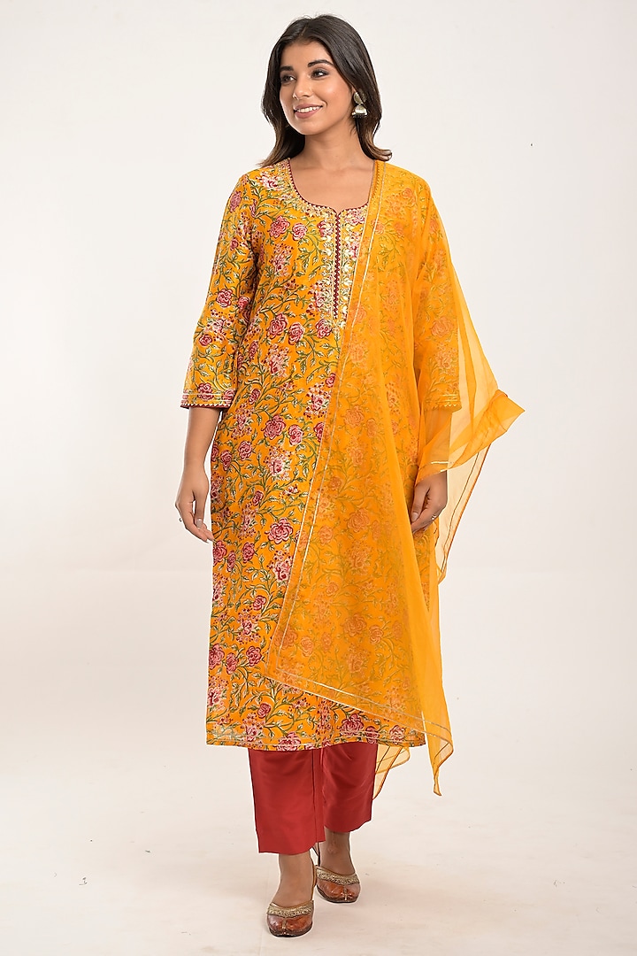 Citrus Printed Kurta Set by Jaipuri banno at Pernia's Pop Up Shop