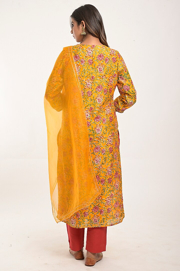 Citrus Printed Kurta Set by Jaipuri banno at Pernia's Pop Up Shop