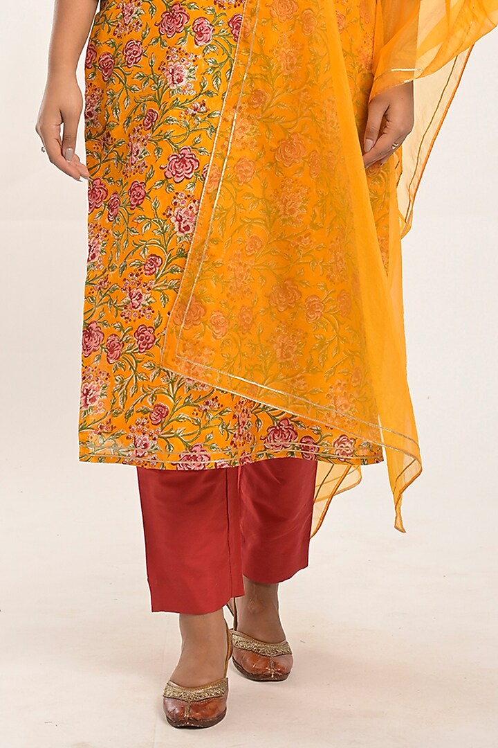 Citrus Printed Kurta Set by Jaipuri banno at Pernia's Pop Up Shop