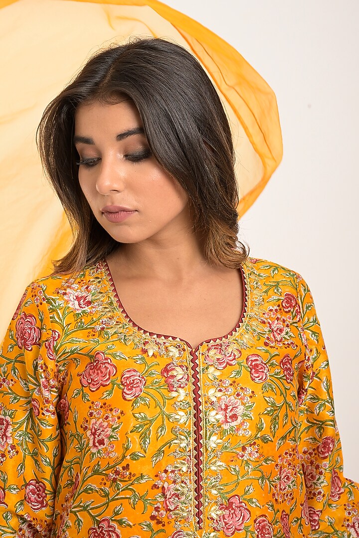 Citrus Printed Kurta Set by Jaipuri banno at Pernia's Pop Up Shop