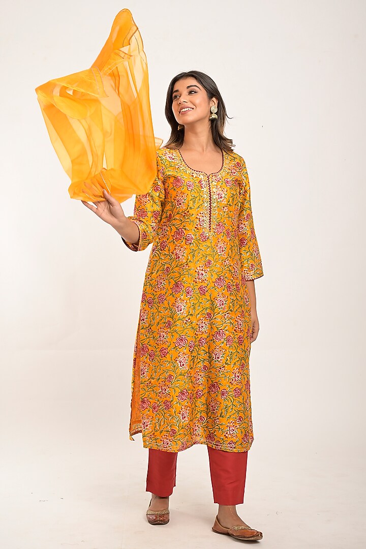 Citrus Printed Kurta Set by Jaipuri banno at Pernia's Pop Up Shop