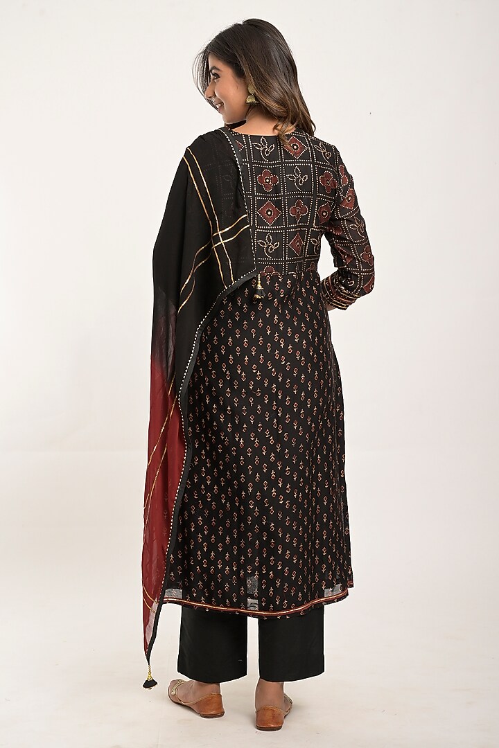 Black Printed Kurta Set by Jaipuri banno at Pernia's Pop Up Shop