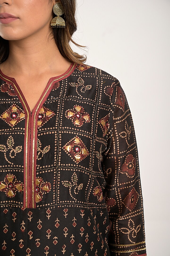 Black Printed Kurta Set by Jaipuri banno at Pernia's Pop Up Shop