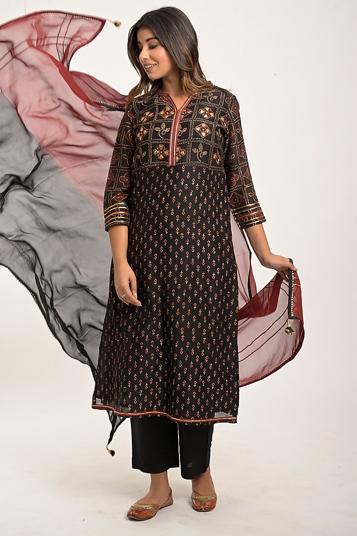 Black Printed Kurta Set by Jaipuri banno at Pernia's Pop Up Shop