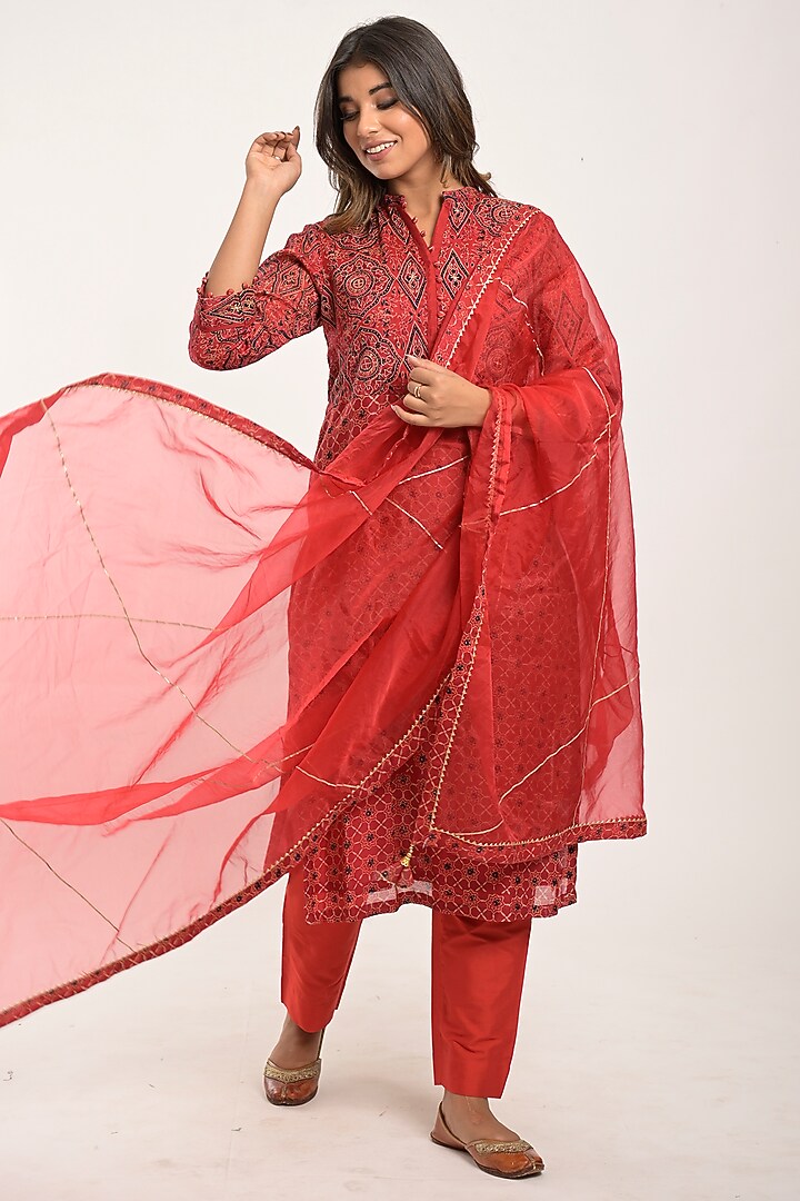 Fire Brick Printed Kurta Set by Jaipuri banno at Pernia's Pop Up Shop