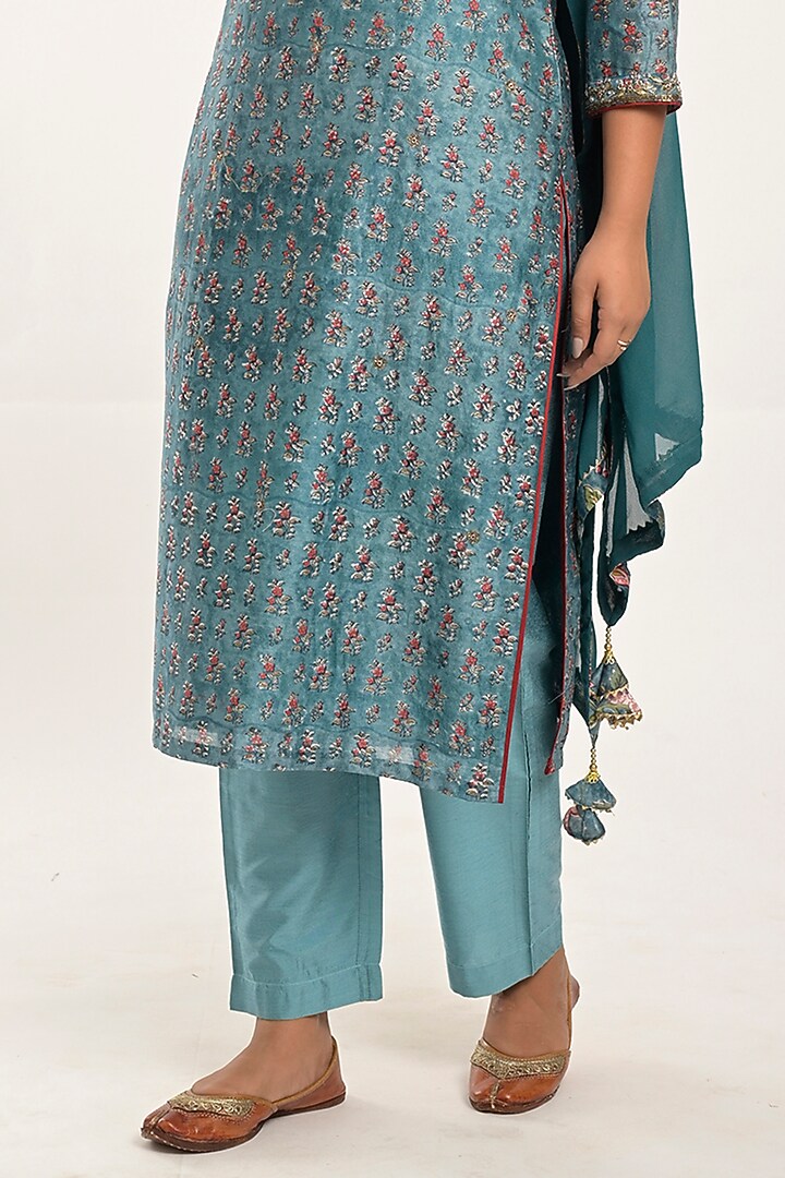 Steel Printed Kurta Set by Jaipuri banno at Pernia's Pop Up Shop