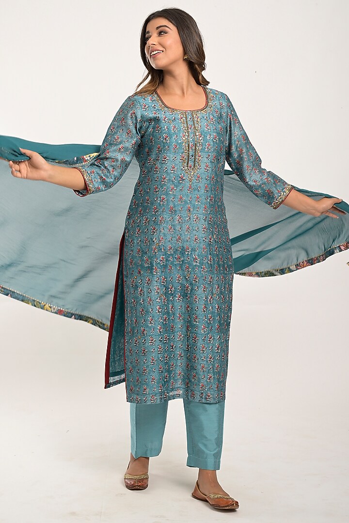 Steel Printed Kurta Set by Jaipuri banno at Pernia's Pop Up Shop