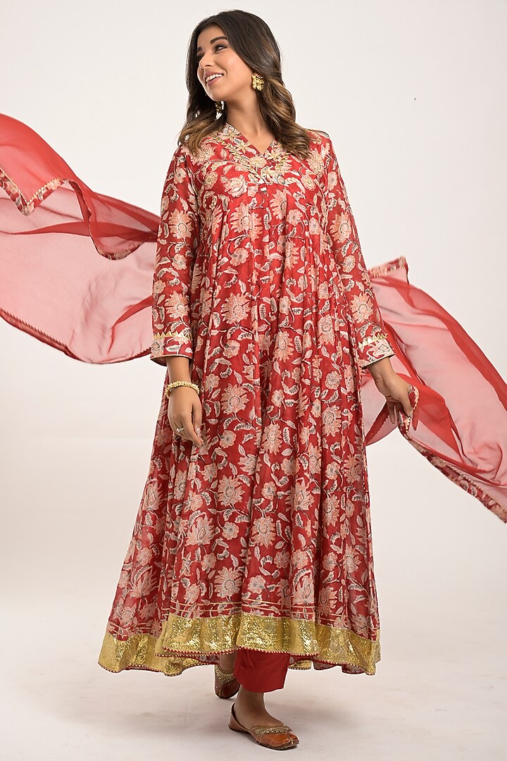 Red Printed Anarkali Set by Jaipuri banno at Pernia's Pop Up Shop