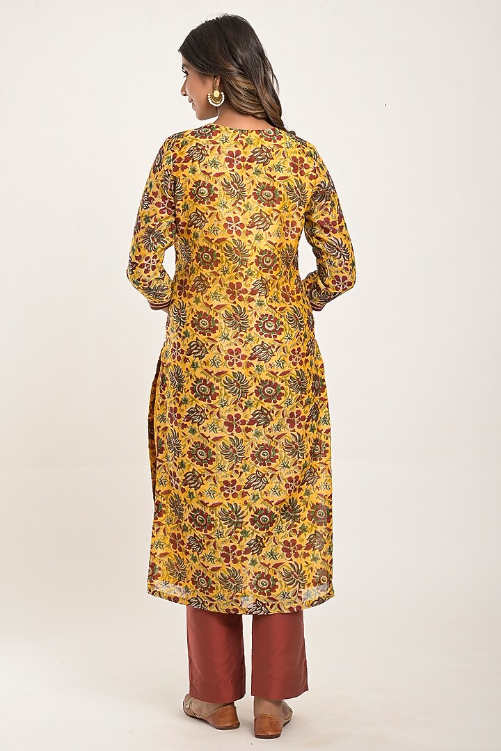 Yellow Printed Kurta Set by Jaipuri banno at Pernia's Pop Up Shop