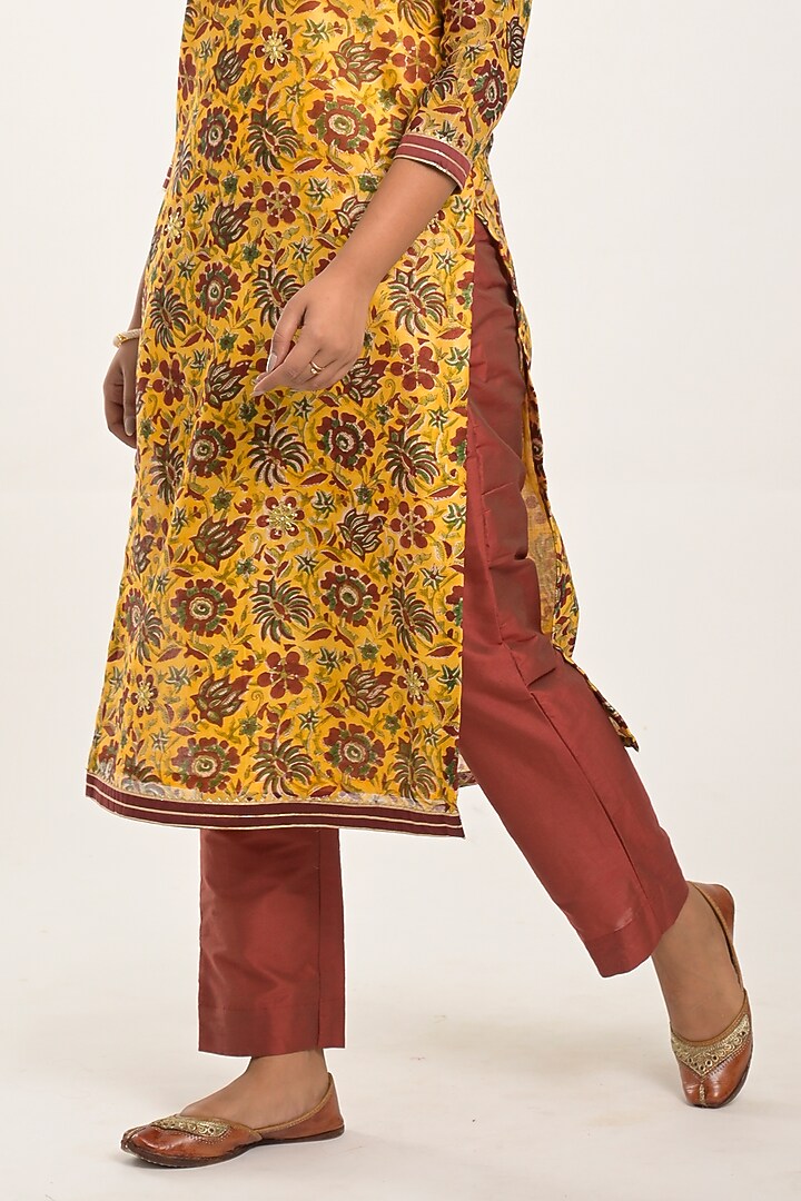 Yellow Printed Kurta Set by Jaipuri banno at Pernia's Pop Up Shop