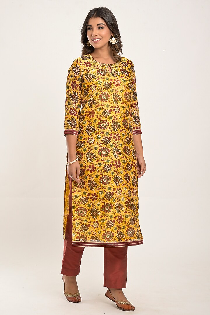 Yellow Printed Kurta Set by Jaipuri banno at Pernia's Pop Up Shop