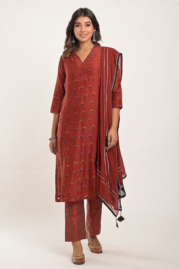 Barn Red Printed Kurta Set by Jaipuri banno at Pernia's Pop Up Shop