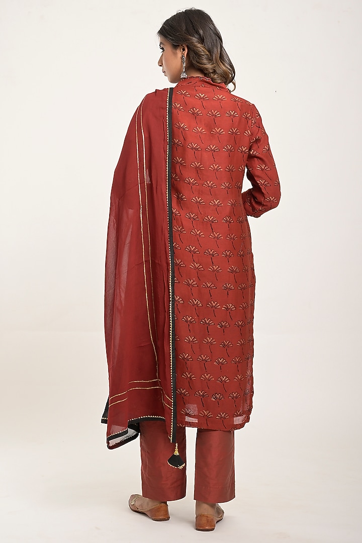 Barn Red Printed Kurta Set by Jaipuri banno at Pernia's Pop Up Shop