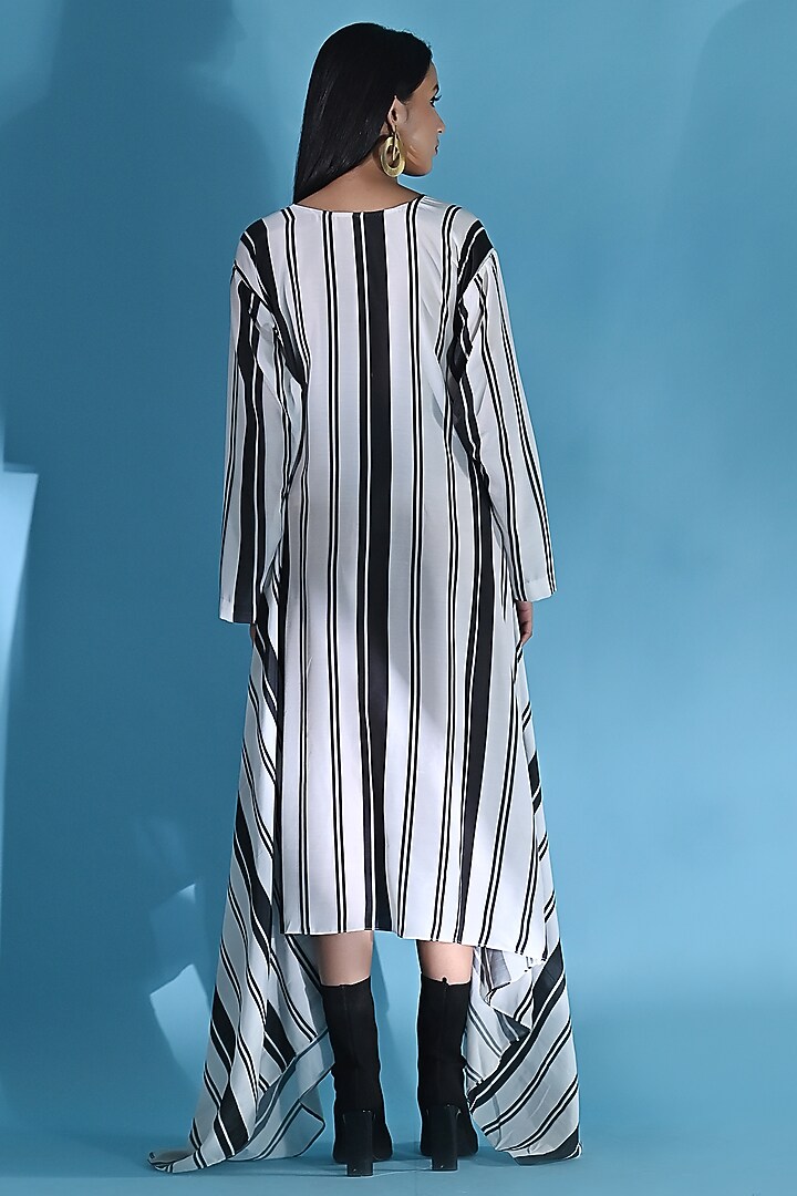 White & Black Cotton Silk Printed Kaftan by Jyoti Sachdev Iyer at Pernia's Pop Up Shop
