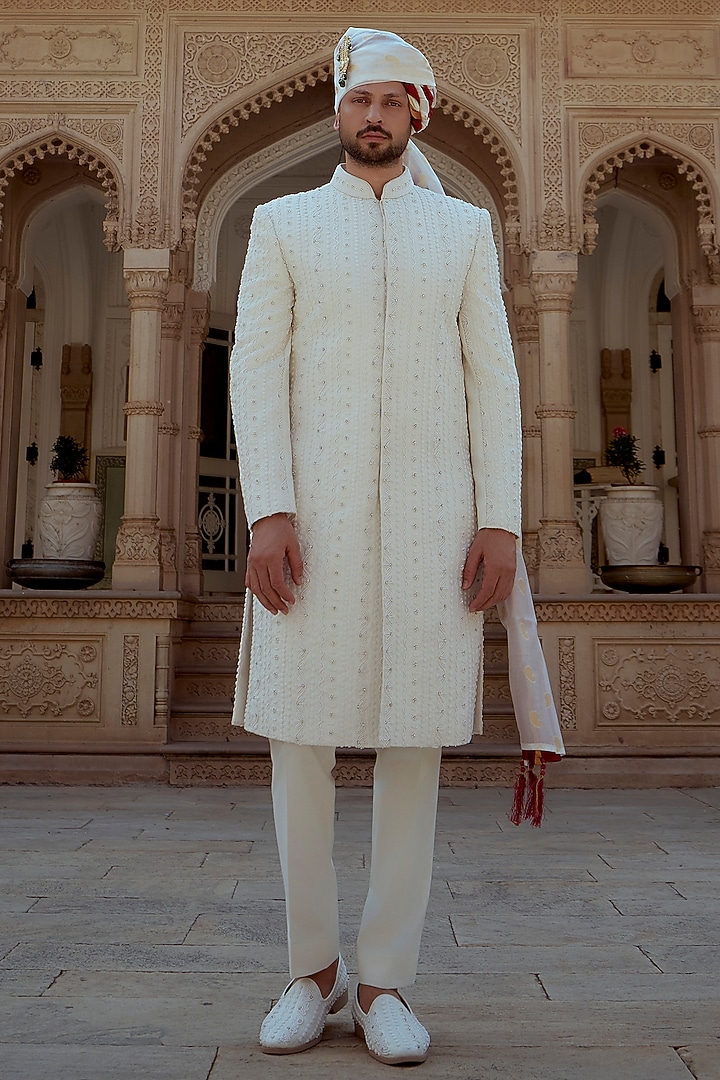 White Lucknowi Threadwork Embroidered Groom Sherwani Set by Jayesh and Kaajal Shah Men at Pernia's Pop Up Shop