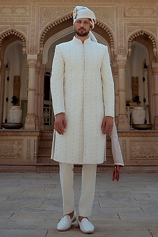 White Lucknowi Threadwork Embroidered Sherwani Set by Jayesh and Kaajal Shah Men
