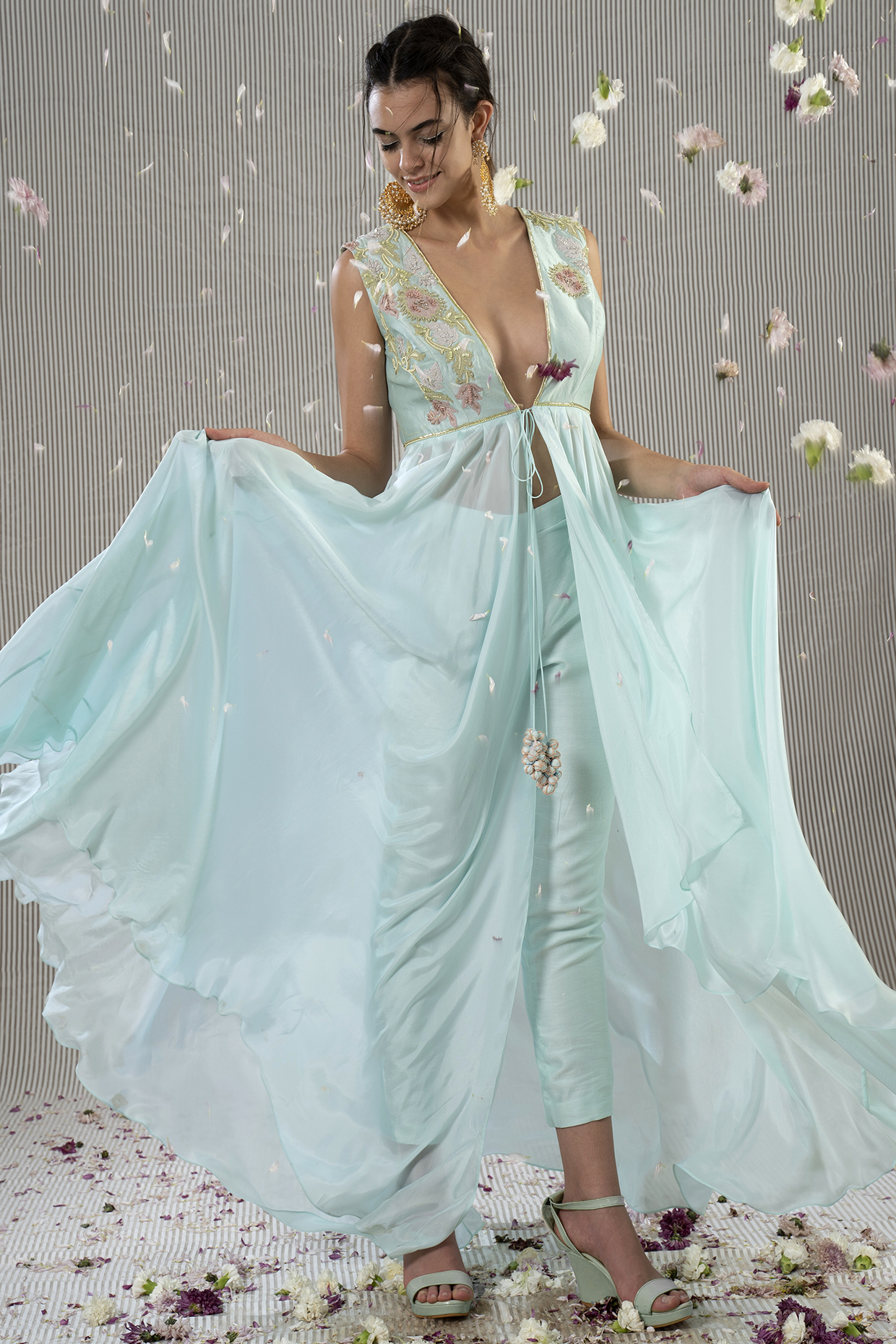 Blue Embroidered Kurta Set by Jyoti Sachdev Iyer at Pernia's Pop Up Shop