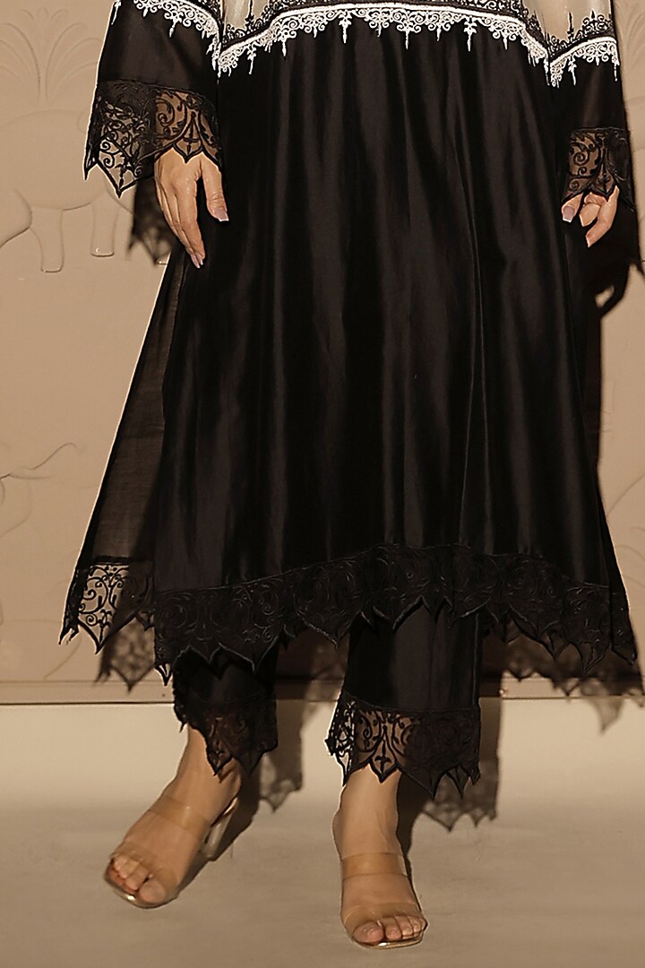 Black Chanderi Embroidered Color-Block Kurta Set by Jubinav Chadha at Pernia's Pop Up Shop