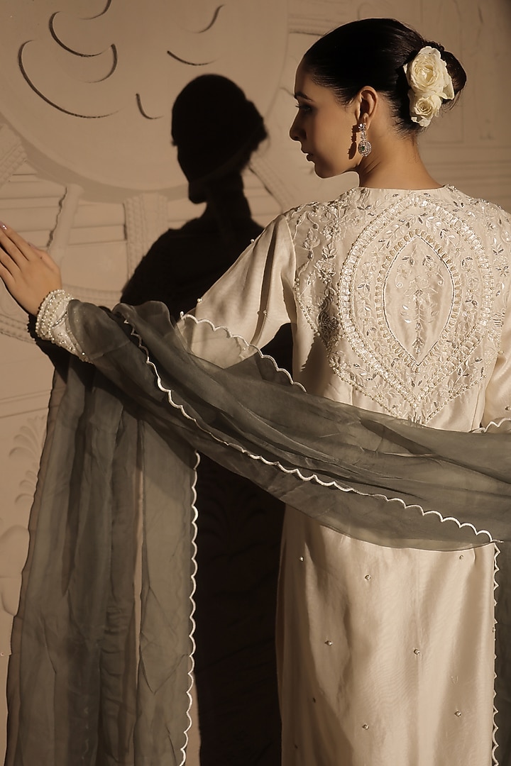 White Chanderi Pearl Embroidered Kurta Set by Jubinav Chadha at Pernia's Pop Up Shop