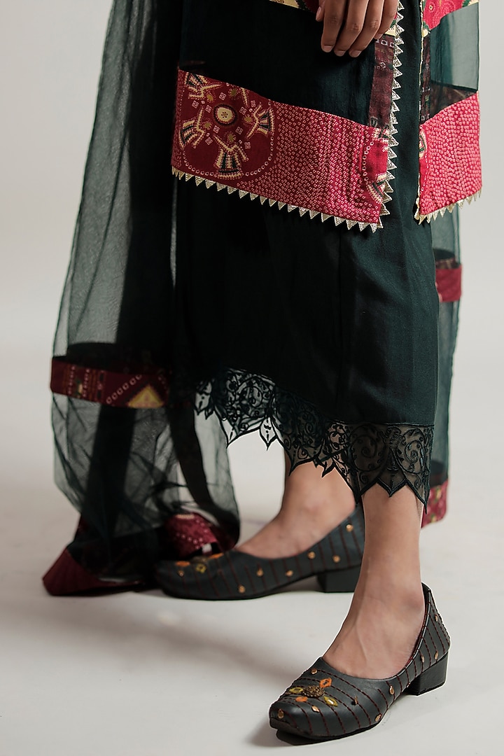 Red Silk Staple Bandhani Printed Kurta Set by Jubinav Chadha at Pernia's Pop Up Shop