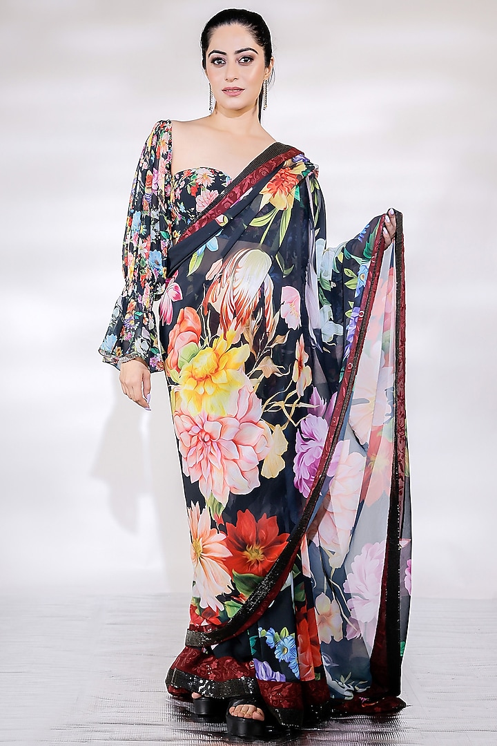 Black Georgette Printed Saree Set by Jubinav Chadha at Pernia's Pop Up Shop