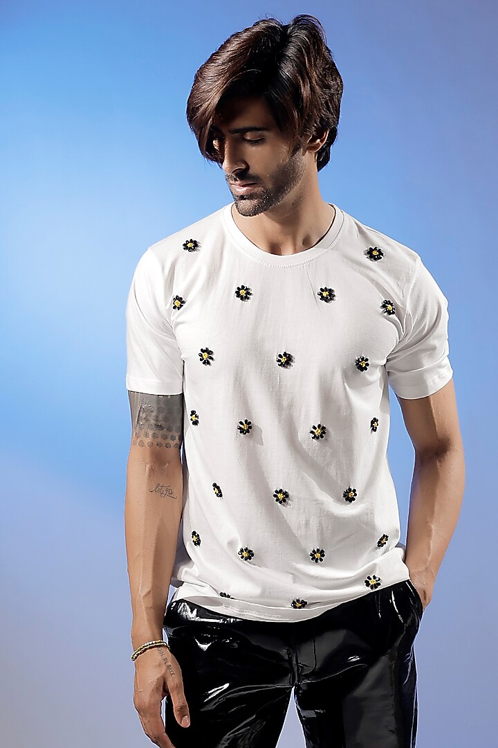 White Cotton Jersey Hand Embroidered T-Shirt by Jubinav Chadha Men at Pernia's Pop Up Shop