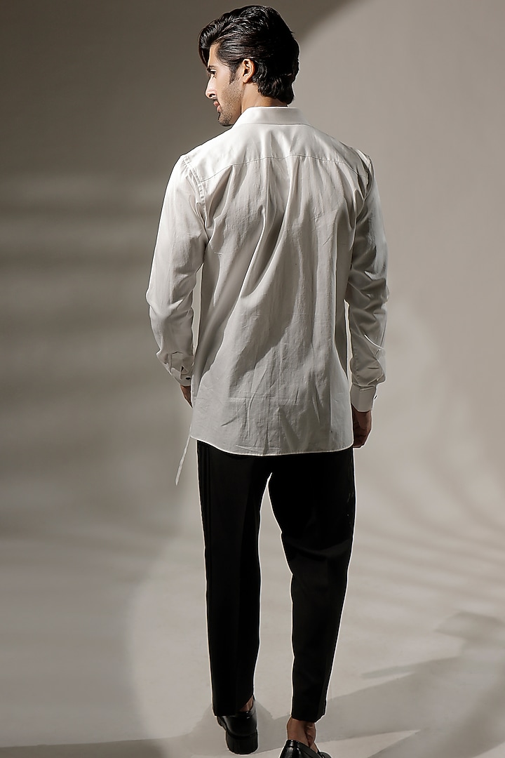 White Cotton Embellished Asymmetrical Party Wear Shirt by Jubinav Chadha Men at Pernia's Pop Up Shop